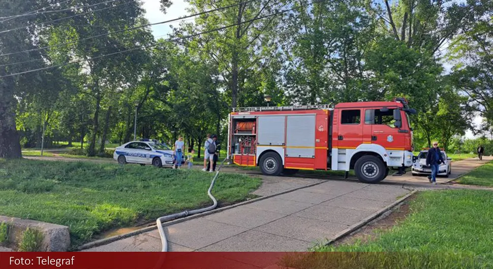 Запалио се сплав, гости евакуисани