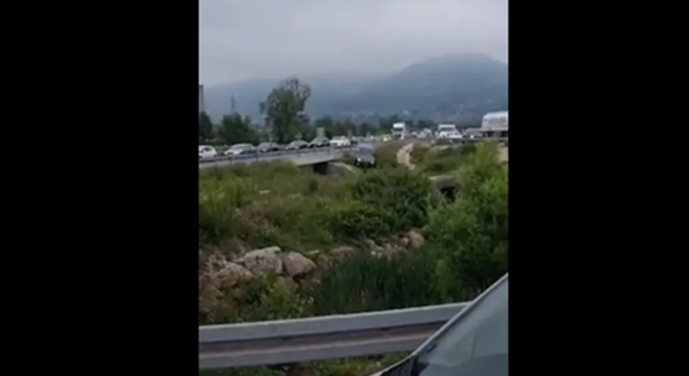 Само у БиХ: Бјежали од полиције, па завршили у каналу