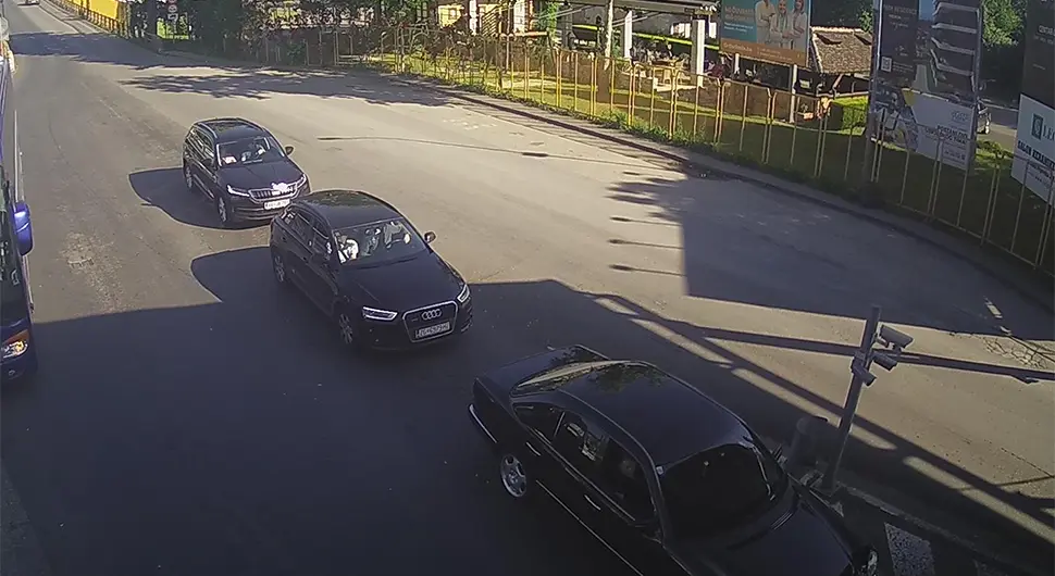 Колоне возила на граничном прелазу Градишка