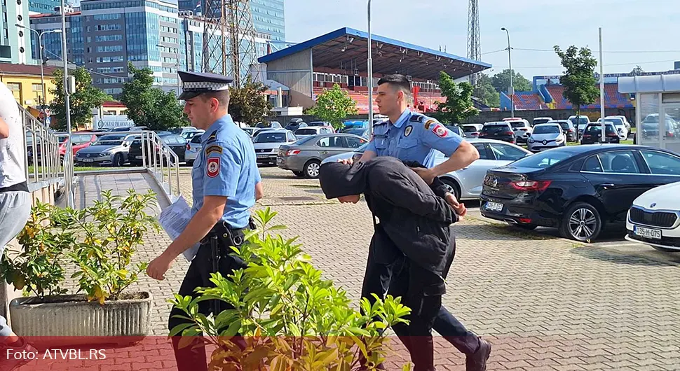 Осумњичени за обљубу дјевојчице спроведени у Тужилаштво