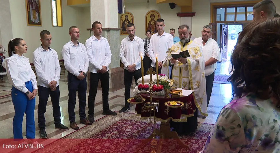 На дан Светог Василија крстило се 12 чланова породице Бабић