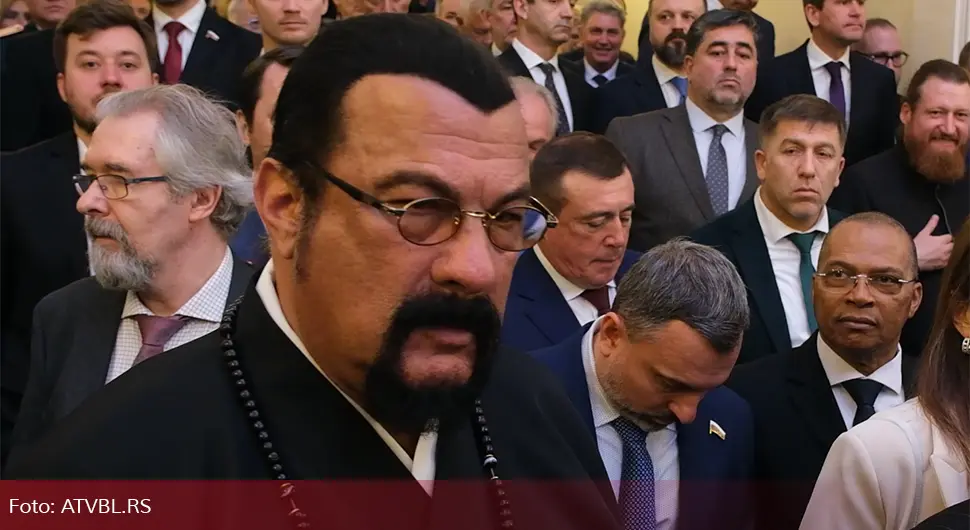 Сигал: Спреман сам да се борим и погинем за Русију