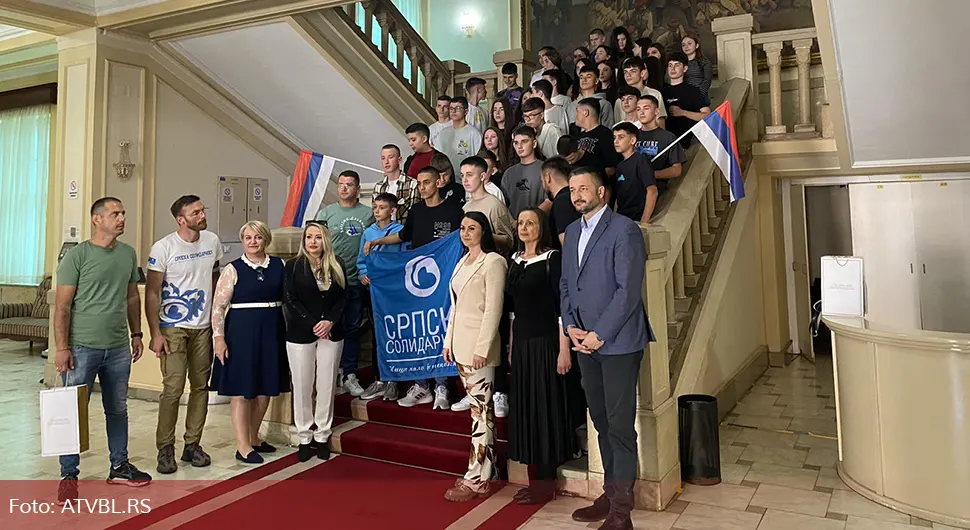Нинковић угостио матуранте са Косова
