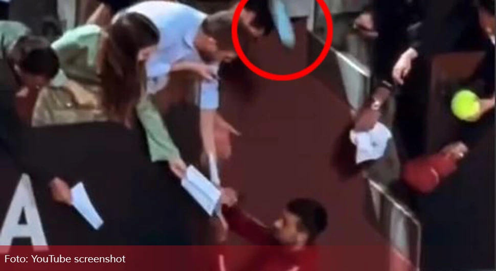 Објављен комплетан видео: Ево како је Ђоковић добио флашу у главу
