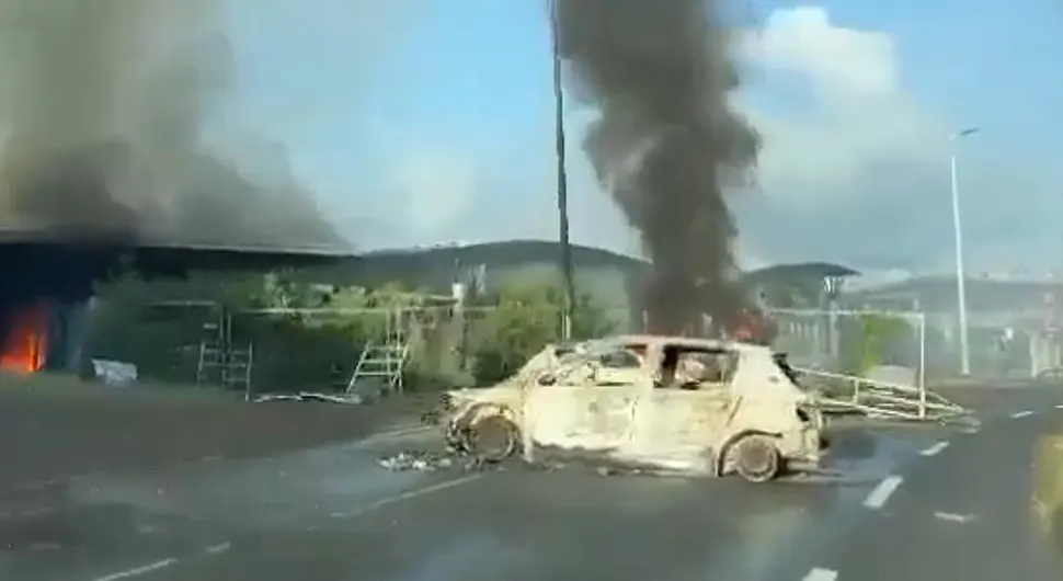 Француска на ивици грађанског рата - Гори Нова Каледонија