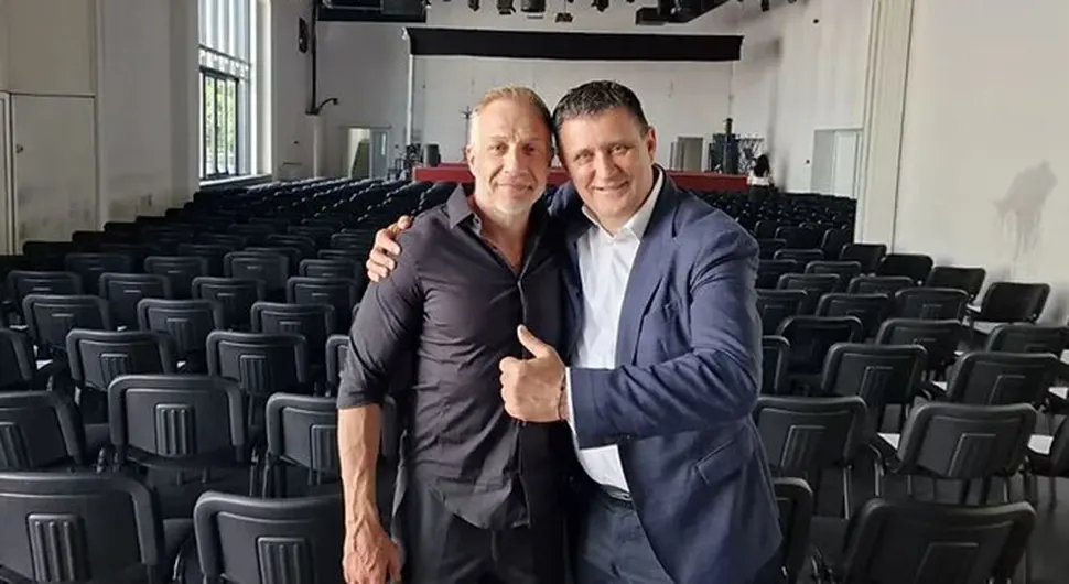 Милан Калинић посјетио Мултимедијалну салу уочи представе