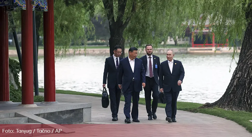 Један гест на састанку Путина и Сија изазвао панику Вашингтона!