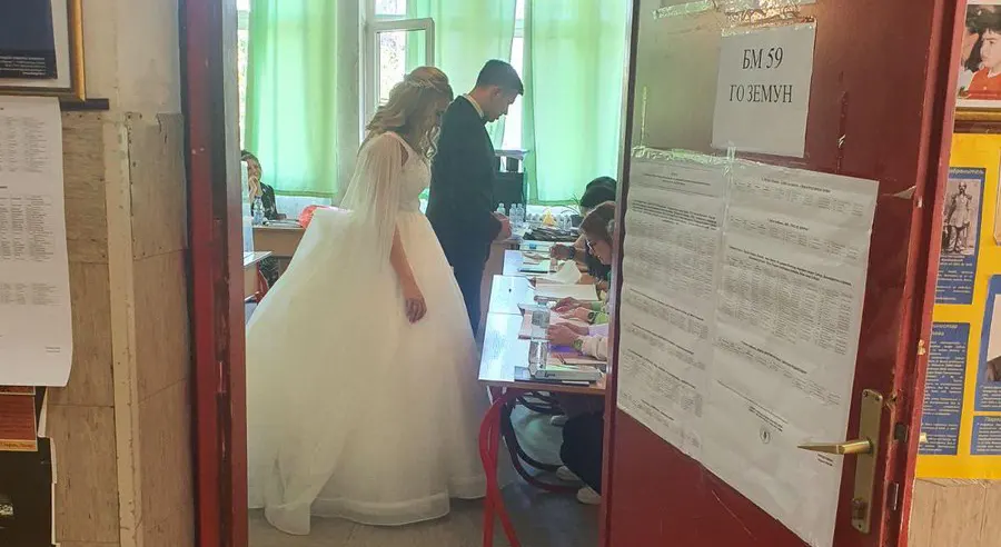 Младенци побjегли са свадбе, па се појавили на гласању