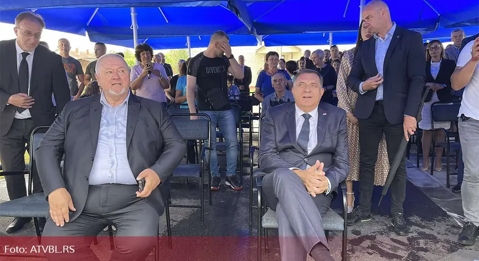 Додик стигао у Бијељину, уручиће кључеве 12 станова за избјегле и расељене