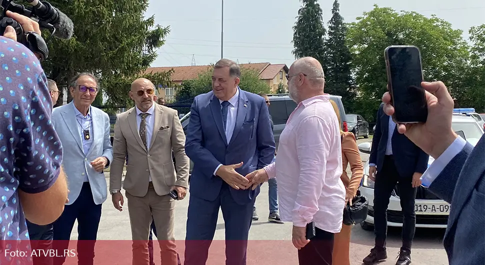 Цептер поклања објекат дјеци Козарске Дубице, стигао и Додик