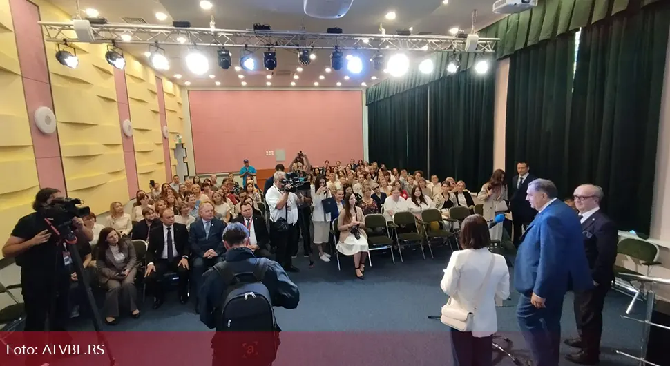 Погледајте дочек изненађења за Додика у руској школи