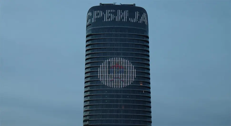 На кули ''Београд'' исписано ''Један народ, један сабор - Србија и Српска''