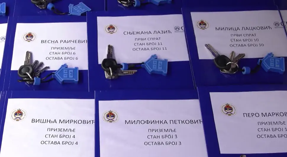 Додик уручио кључеве 12 станова избјеглим и расељеним лицима