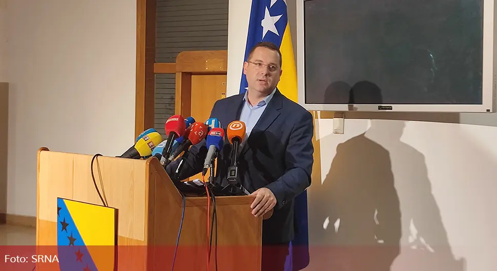 Скандали и провокације - Ковачевић и делегација Србије напустили конференцију у Сарајеву