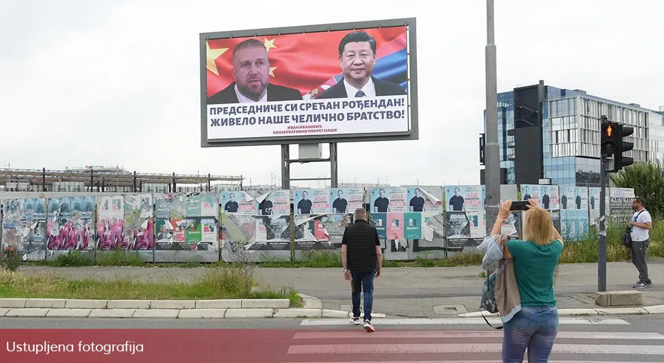 У Београду и Новом Саду билборди поводом рођендана Си Ђинпинга