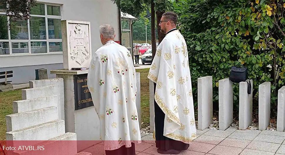 Источно Ново Сарајево обиљежава Спасовдан, положени вијенци на споменик "Слава српском борцу"
