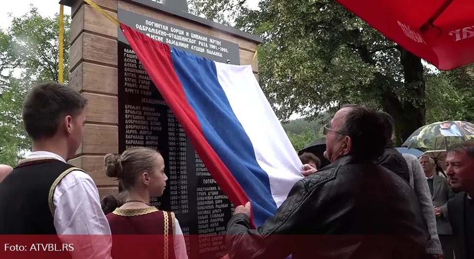 Откривен споменик палим борцима