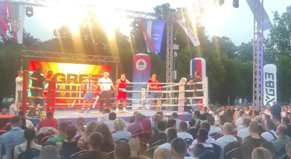 На Тргу Крајине боксерски спектакл