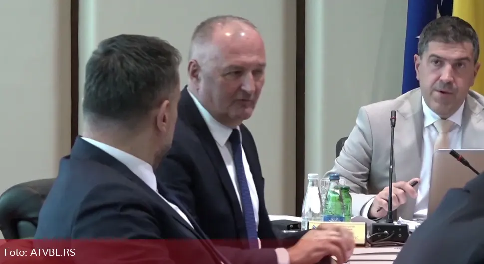Хелез бијесан: Запријетио кривичним пријавама