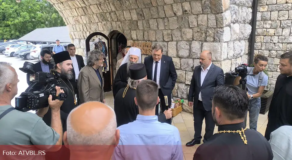 Додик и патријарх Порфирије у Андрићграду: Присуствују "Видовданским свечаностима"