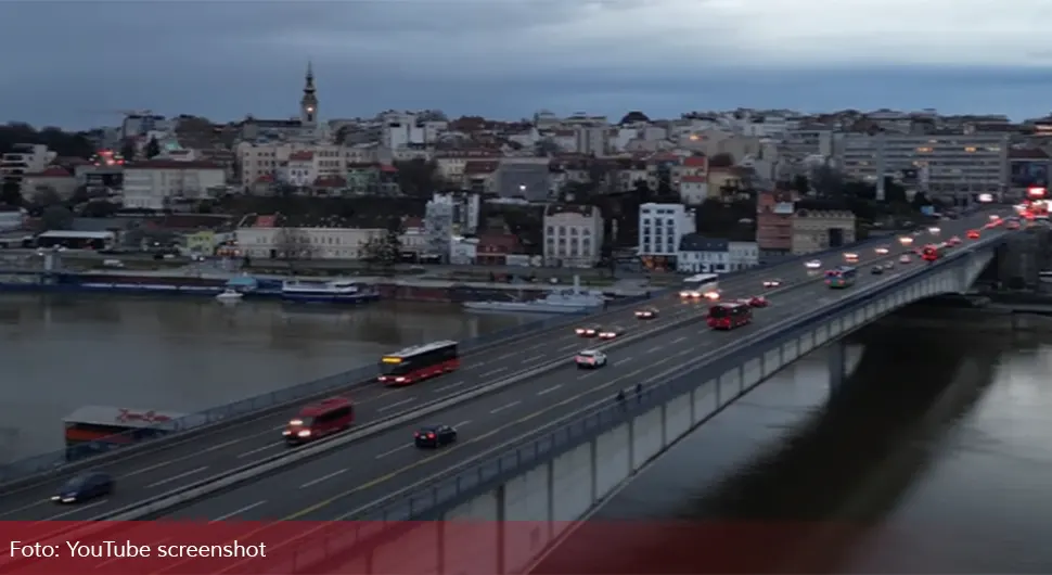 Малољетница скочила са Бранковог моста, пала на бетон и преживјела