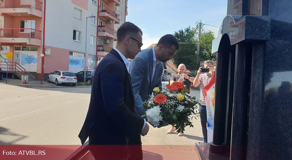 Игор Додик и Бојан Савић одали почаст команданту Маузеру: Поносни на хероја
