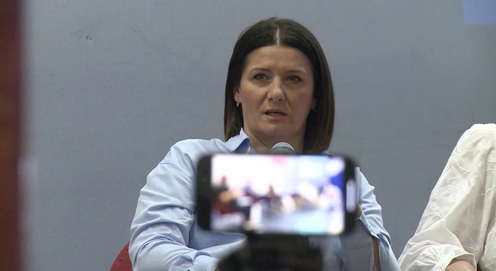 Кос: Обратити пажњу на важне вијести и вјештачку интелигенцију