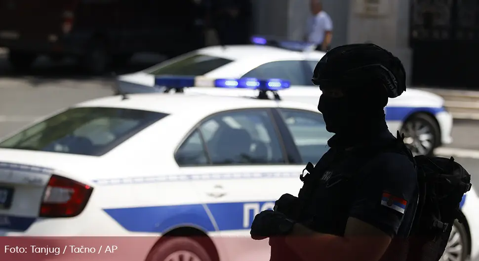 Јурио бившу дjевојку, па изазвао судар: Испливали детаљи драме на путу