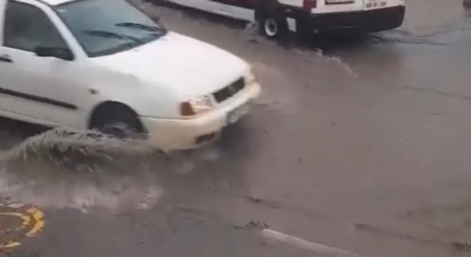 Невријеме у Добоју, поплављене улице