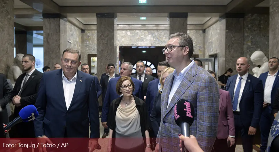 Вучић и Додик посјетили Народни музеј