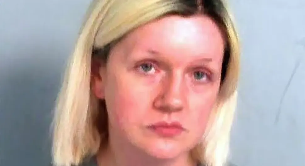 Четири године живјела са тијелима родитеља које је сама убила