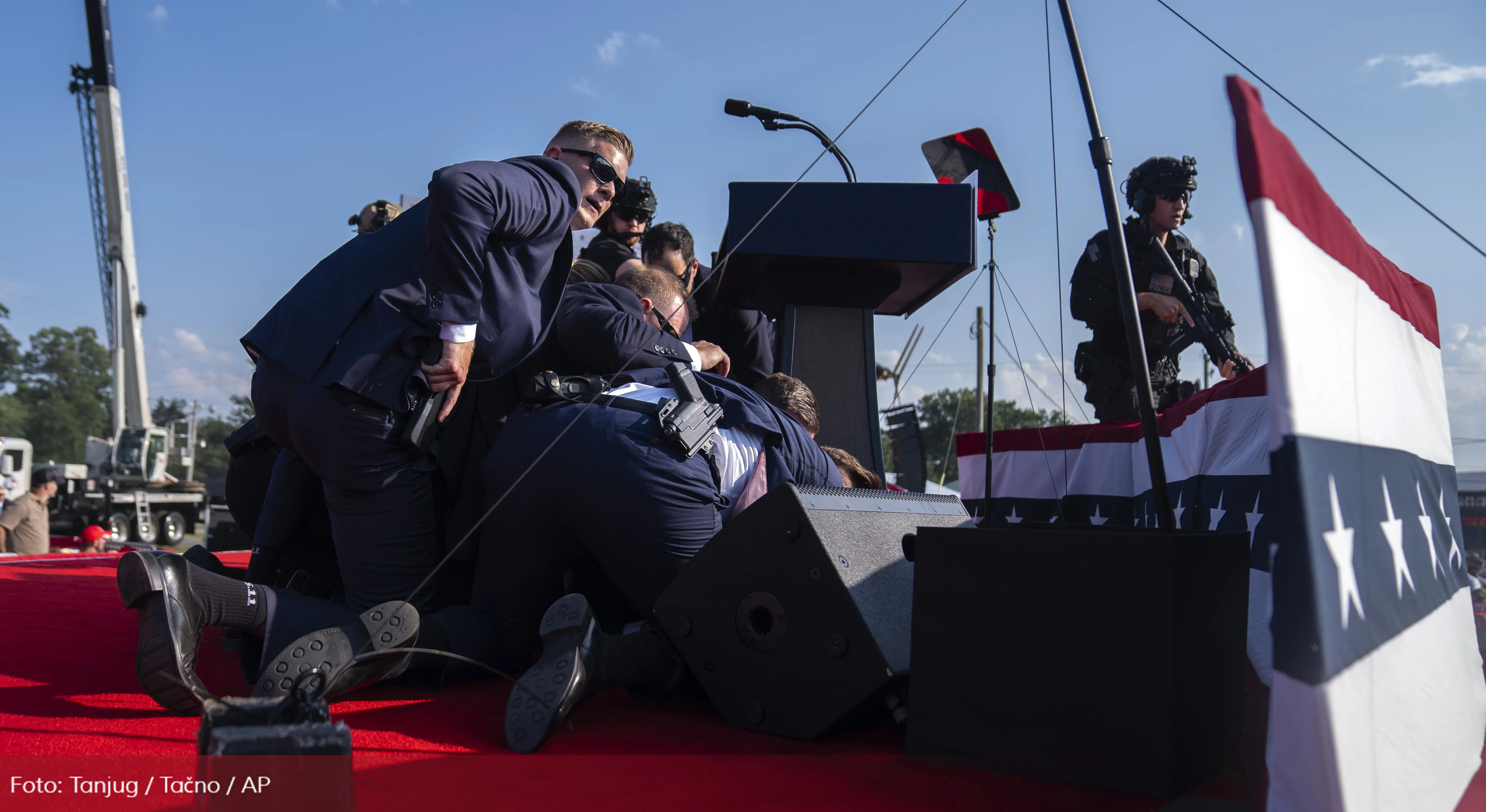 УЗНЕМИРУЈУЋЕ! Убијен нападач на Трампа, појавио се снимак