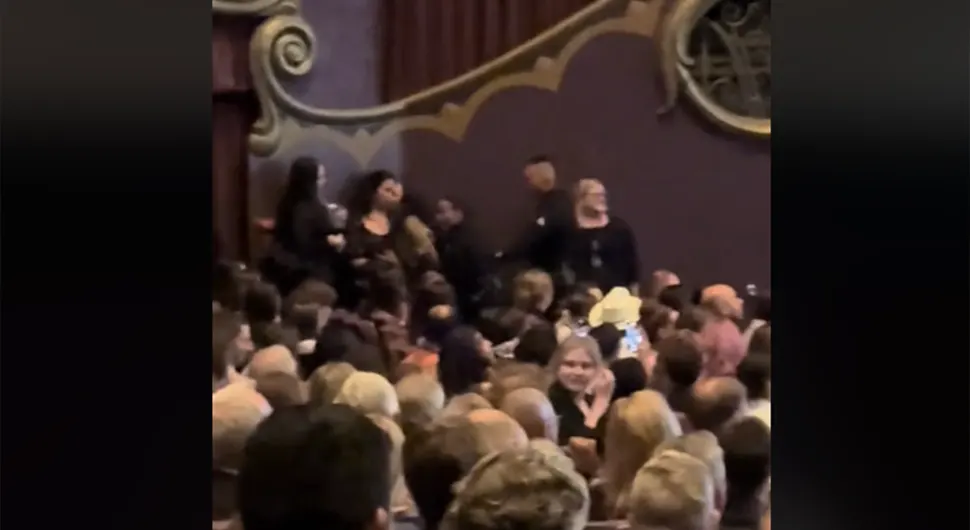Инцидент на премијери, жена почела да вришти због сцена из филма