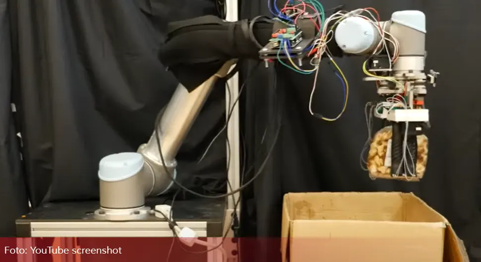 Робот пакује намирнице у кутију, погледајте како му иде