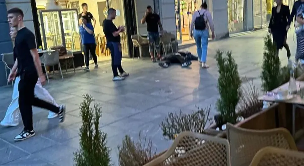 Туча на главној сарајевској улици, кориштени нож и бибер спреј