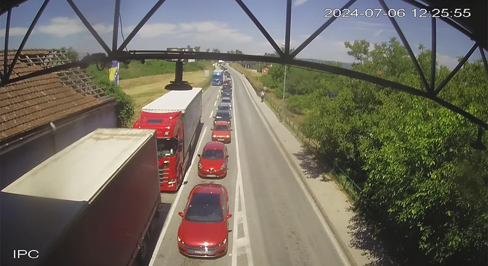 Гужве на појединим прелазима