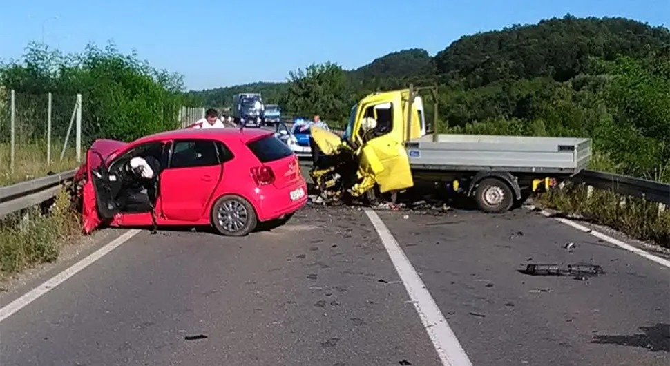 Епилог тешке несреће код Лакташа: Возач мерцедеса превезен на УКЦ