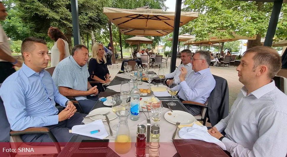 Додик, Цвијановићева и Гогановић са Калабуховом