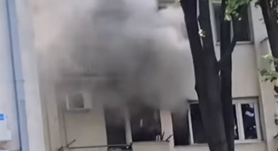 Запалила се клима, изгорио цијели стан