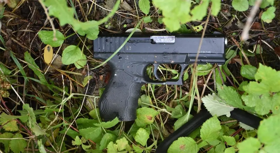 Ухапшен Бањалучанин осумњичен да је у три крађе украо скоро 19.000 КМ, пронађен и пиштољ