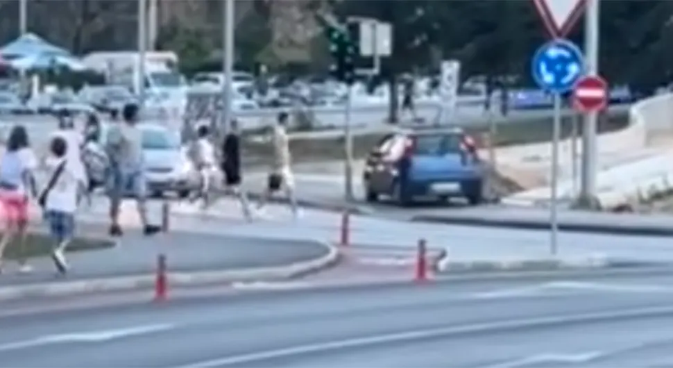 Ушао у контра смјер у бањалучком кружном току па круг завршио на тротоару
