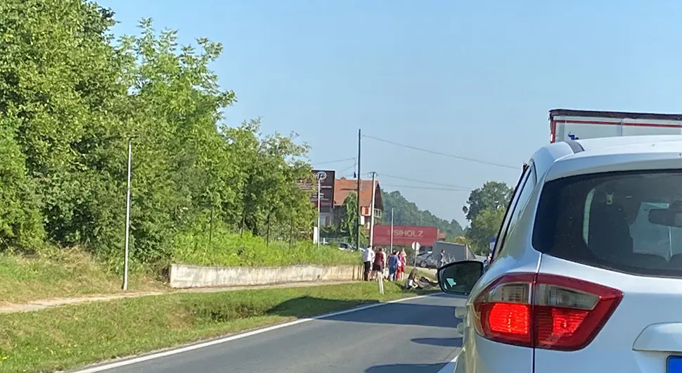 Нова несрећа у БиХ: Двоје повријеђених, испали из возила послије судара
