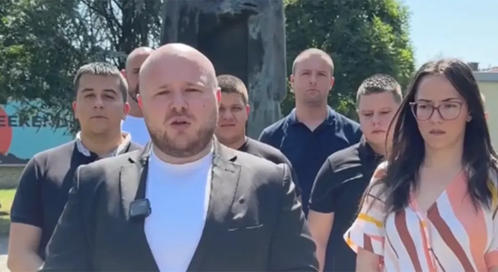 Млади СПС-а положили вијенац на споменик бана Тисе Милосављевића