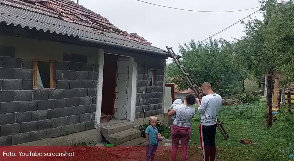 Гром ударио у прозор под којим је спавала беба, засуле је крхотине