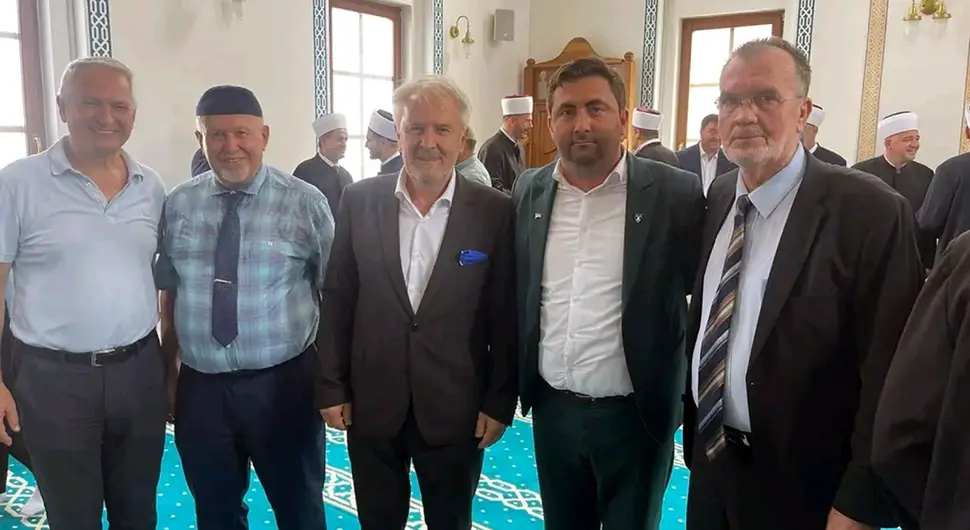 Петровић се фотографисао са Рефиком Лендом, осумњиченим за ратне злочине над Србима у Возући