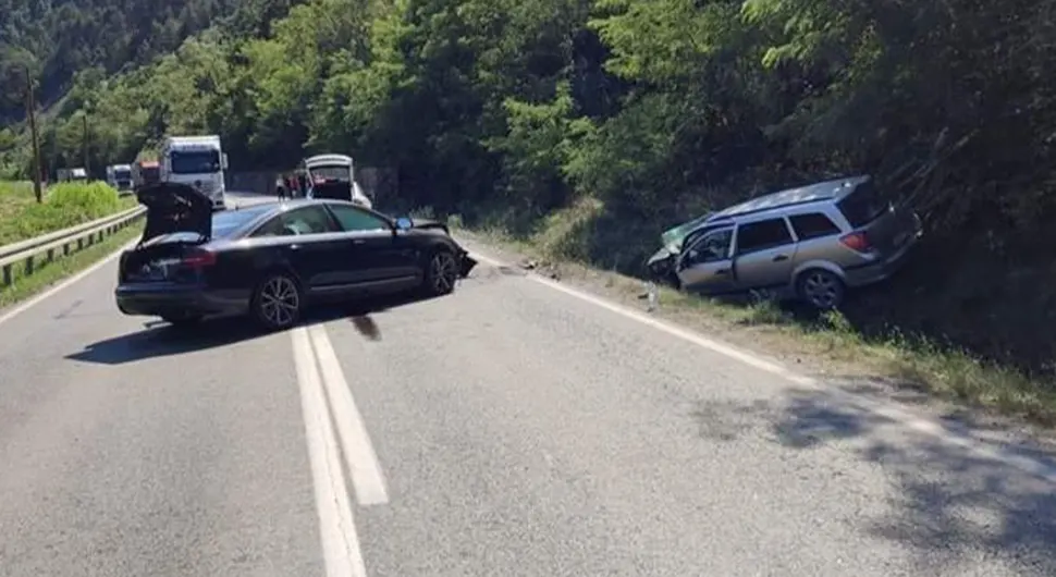 Тешка саобраћајка у БиХ, повријеђено пет особа