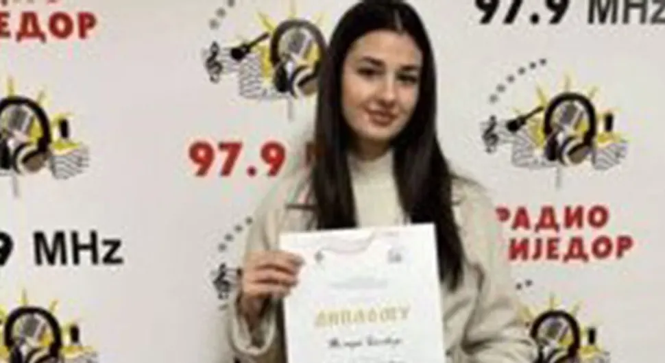 Одушевила пјесмом ''Моја Република Српска'': Ученица Тамара Билбија освојила награду ''Змијањче''