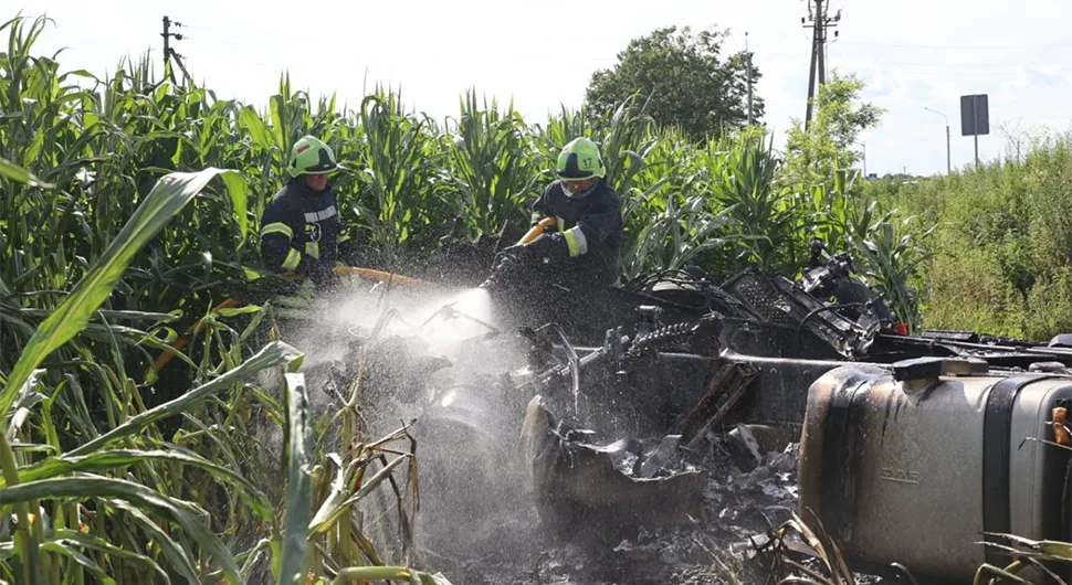 Стравична несрећа у Украјини: Погинуло 14 људи, објављене потресне фотографије