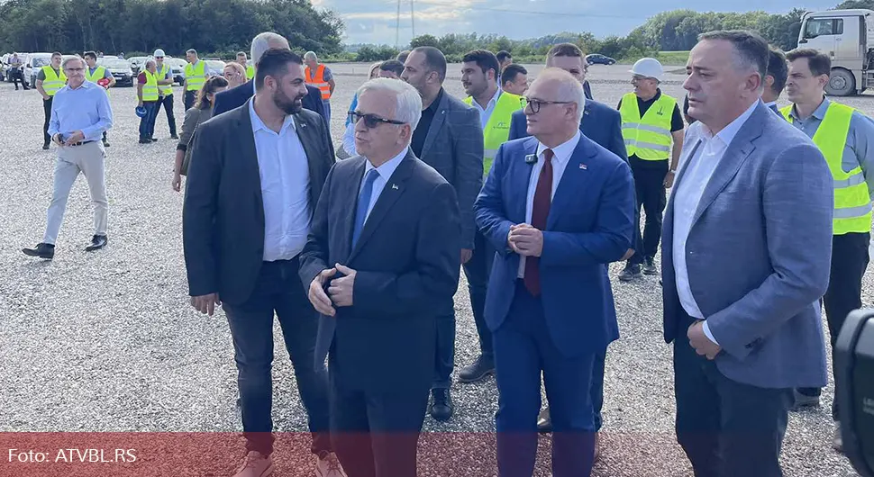 Чубриловић и Весић на градилишту ауто-пута Рача–Бијељина