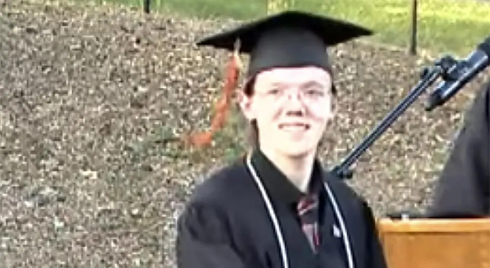 Младић који је пуцао на Трампа у телефону имао слике Бајдена